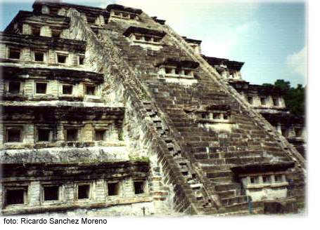 Mayan Architecture on Architecture La Forme La Plus Emblematique De L Architecture Maya Est